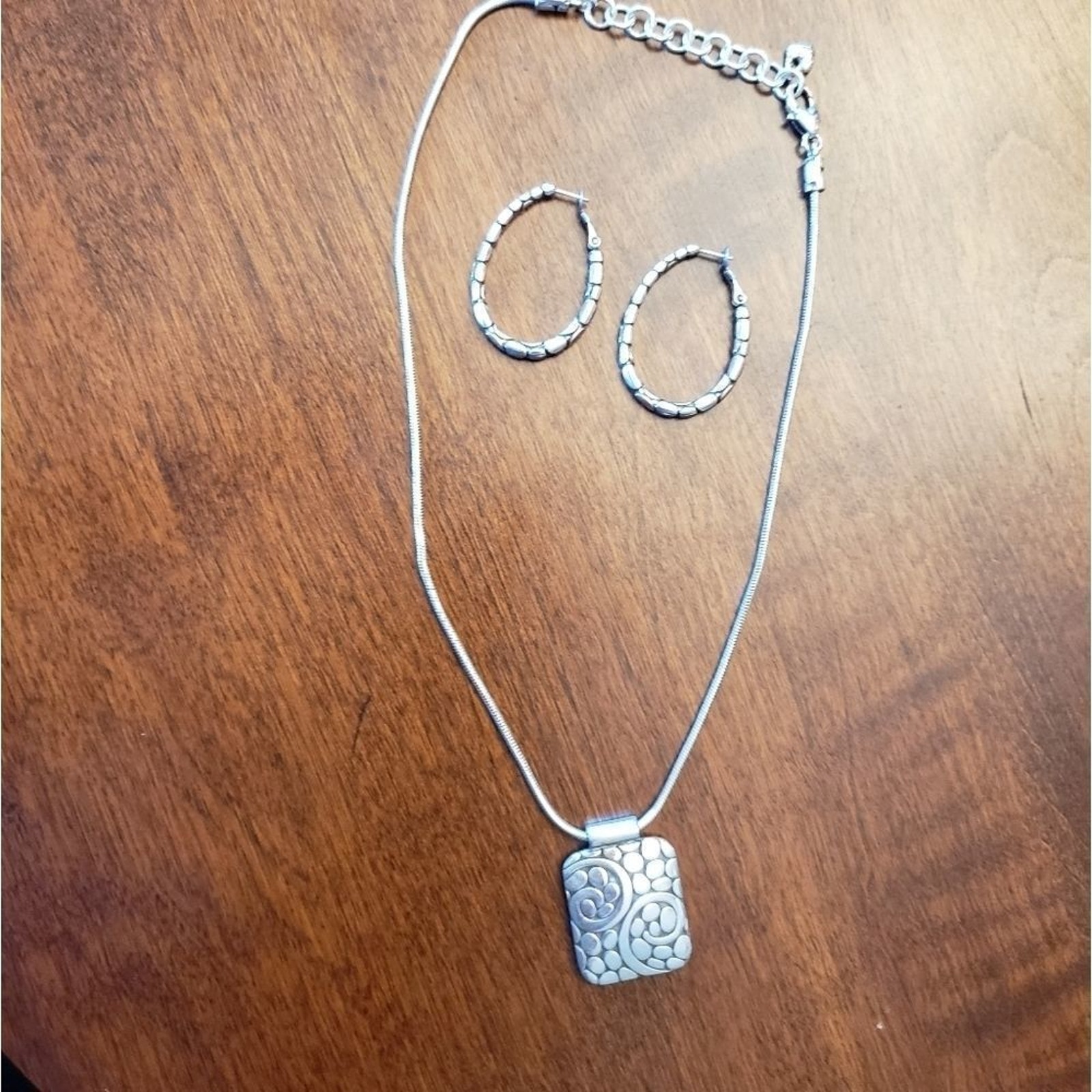 Brighton Vintage 2 Piece Embossed Pendent Necklace And Hoop Earrings 75$